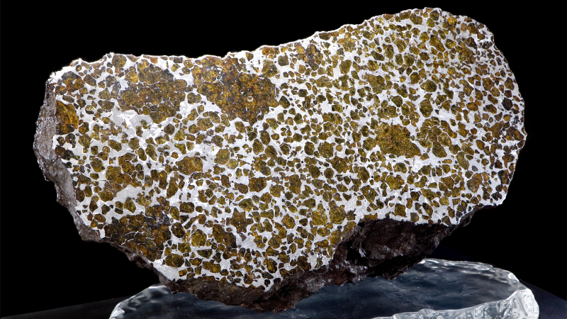 Illustration for article titled 30 Starry Wonders Hiding Inside of Dull Meteorites